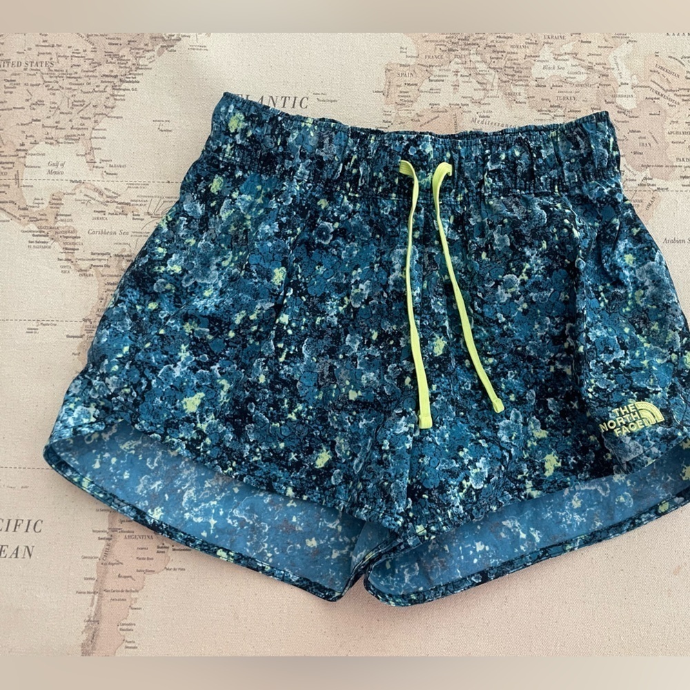 The North Face Women's High Rise Running Shorts Size Small - Picture 2 of 8